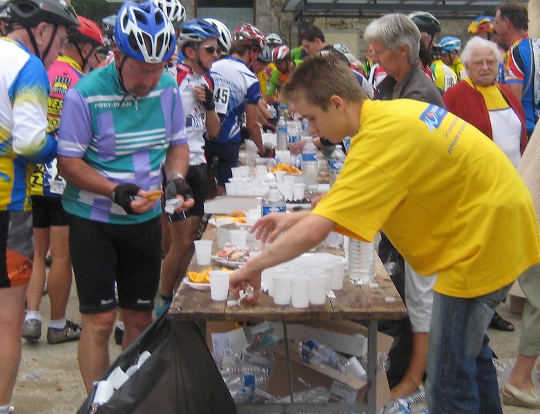 2010-08-20 08 Plouay Ravito a Ploerdut.JPG